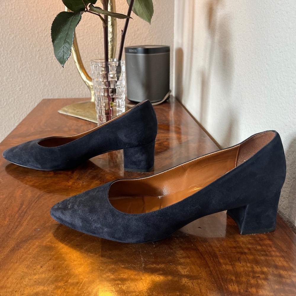 Aquatalia, blue-suede 1.5 inch block-heeled pumps in size 9.